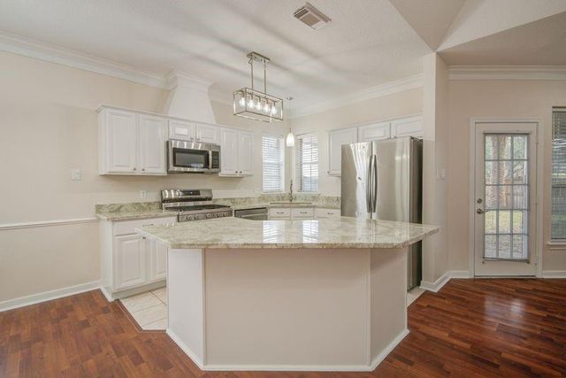 301 Lasso Street, Angleton, TX 77515