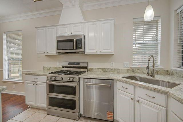 301 Lasso Street, Angleton, TX 77515