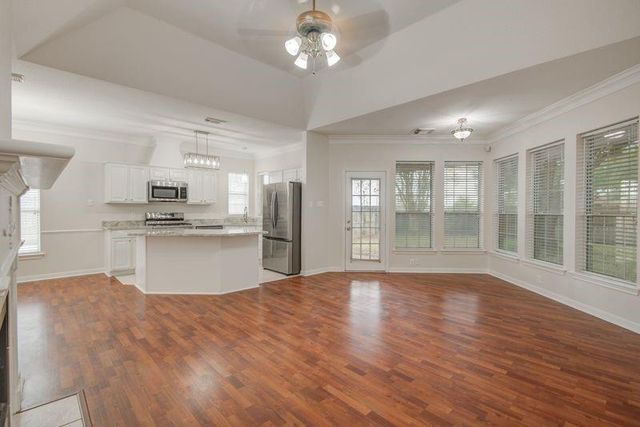 301 Lasso Street, Angleton, TX 77515