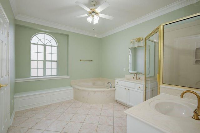 301 Lasso Street, Angleton, TX 77515