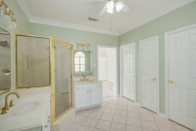 301 Lasso Street, Angleton, TX 77515