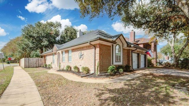 301 Lasso Street, Angleton, TX 77515