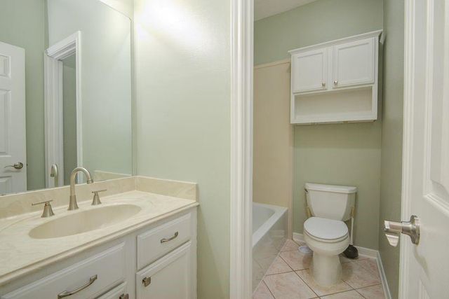 301 Lasso Street, Angleton, TX 77515