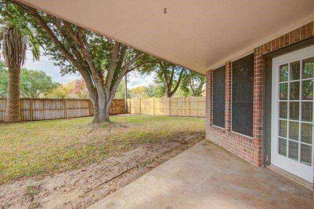 301 Lasso Street, Angleton, TX 77515