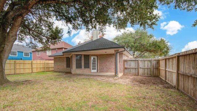 301 Lasso Street, Angleton, TX 77515