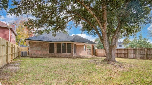 301 Lasso Street, Angleton, TX 77515