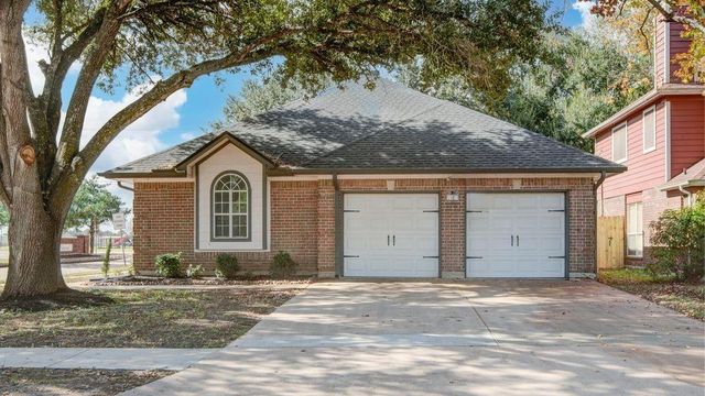 301 Lasso Street, Angleton, TX 77515
