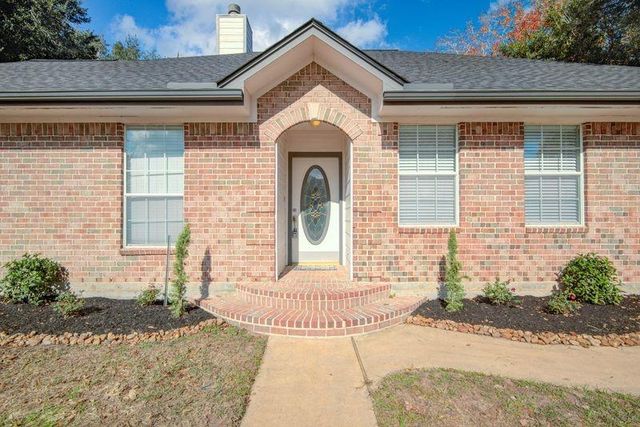 301 Lasso Street, Angleton, TX 77515