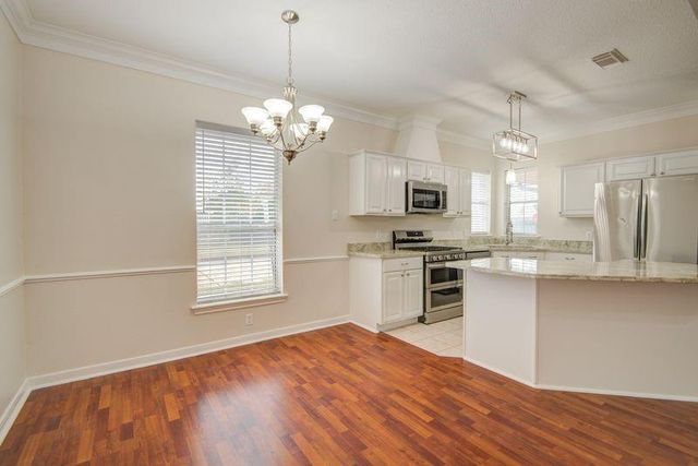 301 Lasso Street, Angleton, TX 77515