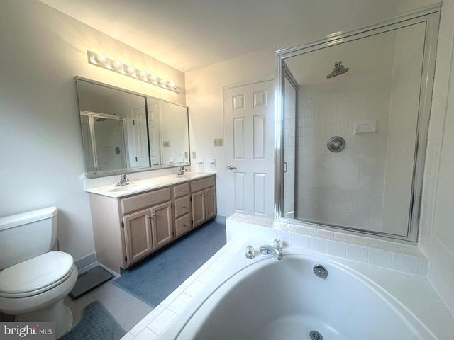 202 AMBERFIELD DR, Mount Laurel, NJ 08054