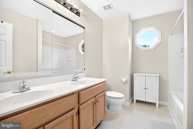 202 AMBERFIELD DR, Mount Laurel, NJ 08054