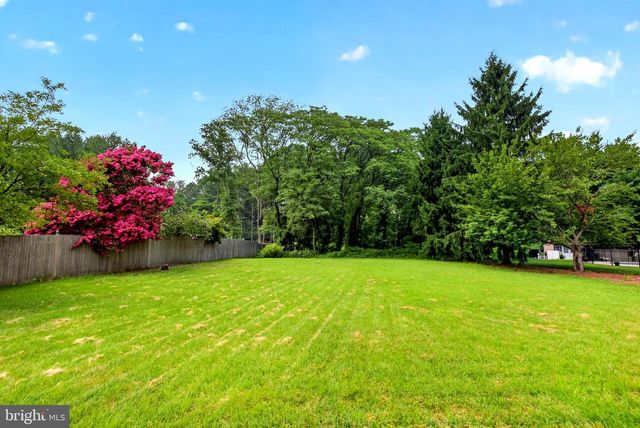 202 AMBERFIELD DR, Mount Laurel, NJ 08054