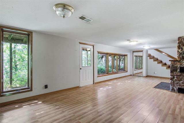 3153 Deerfield Road, Eau Claire, WI 54701