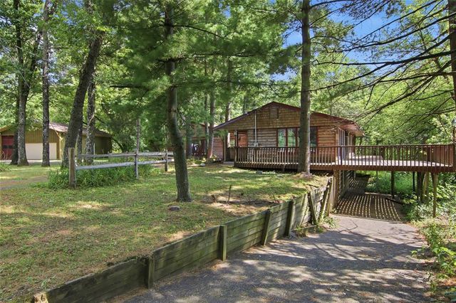 3153 Deerfield Road, Eau Claire, WI 54701