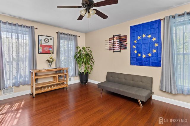 20 Mitchell Drive, Monroe, NJ 08831
