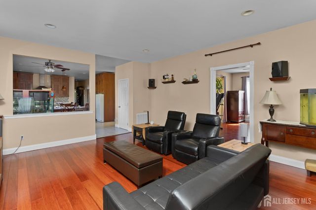 20 Mitchell Drive, Monroe, NJ 08831