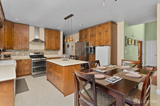 20 Mitchell Drive, Monroe, NJ 08831