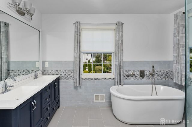 20 Mitchell Drive, Monroe, NJ 08831
