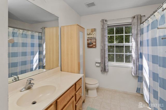 20 Mitchell Drive, Monroe, NJ 08831