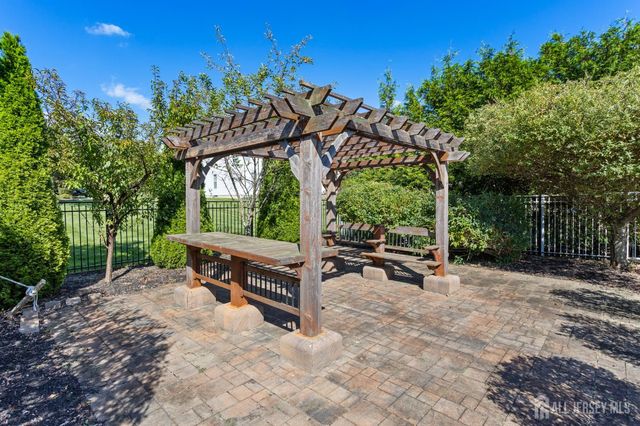 20 Mitchell Drive, Monroe, NJ 08831
