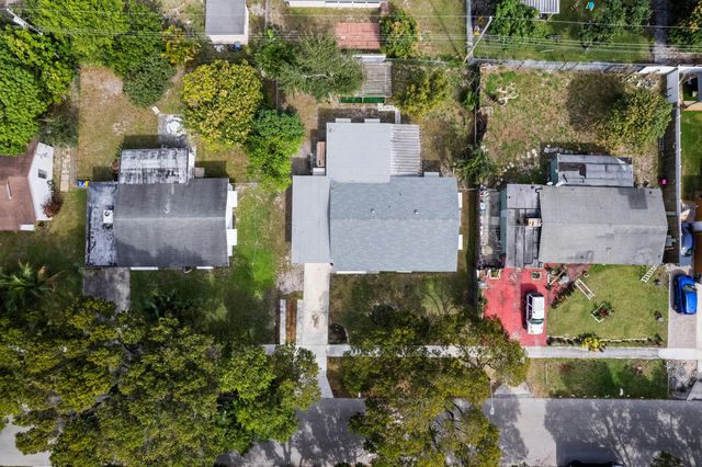 336 S CHILLINGWORTH Drive, West Palm Beach, FL 33409