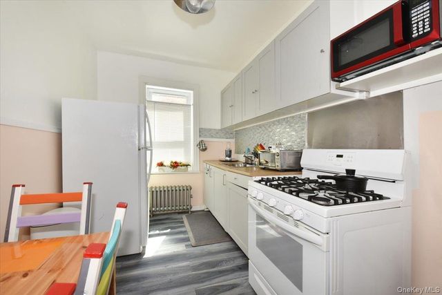21815 100th Avenue, Queens Village, NY 11429