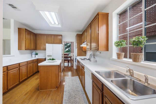 2400 Manchester Drive, Carrollton, TX 75006