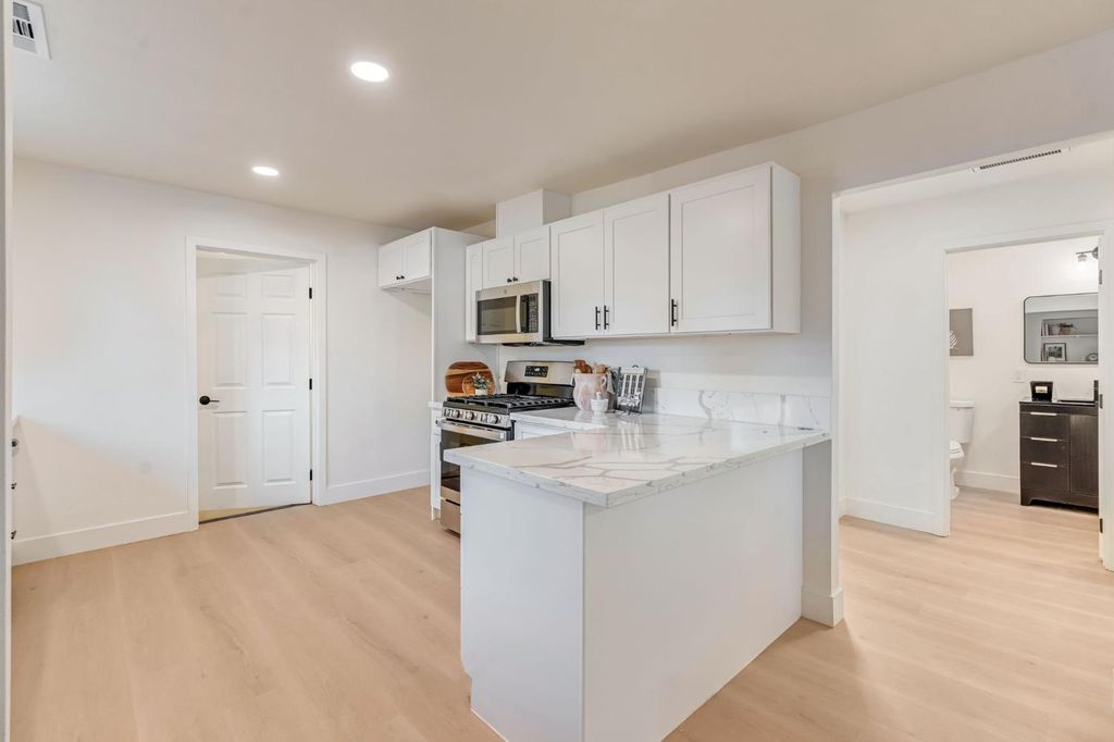 Image 11 of property listing at 1910 Gaither Street, Selma, CA 93662