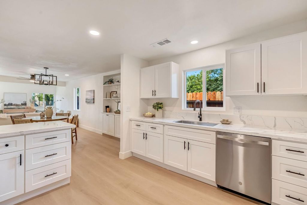 Image 14 of property listing at 1910 Gaither Street, Selma, CA 93662