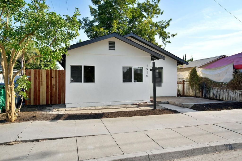 Image 2 of property listing at 1910 Gaither Street, Selma, CA 93662