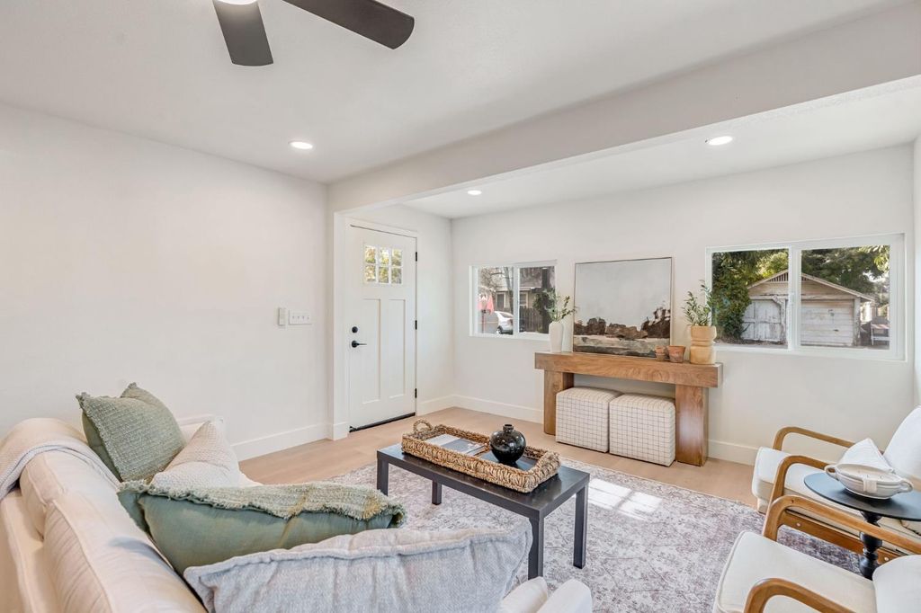 Image 6 of property listing at 1910 Gaither Street, Selma, CA 93662