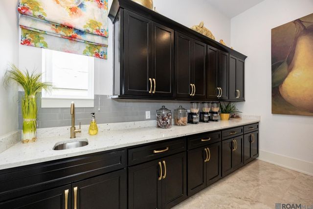 18238 Woodland Cove Dr, Baton Rouge, LA 70817