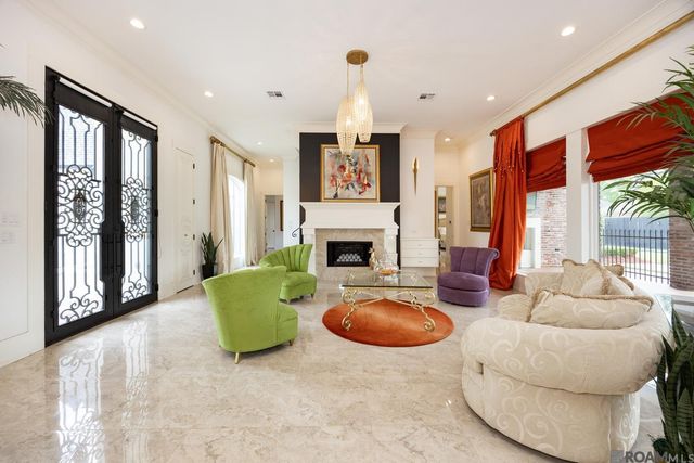 18238 Woodland Cove Dr, Baton Rouge, LA 70817