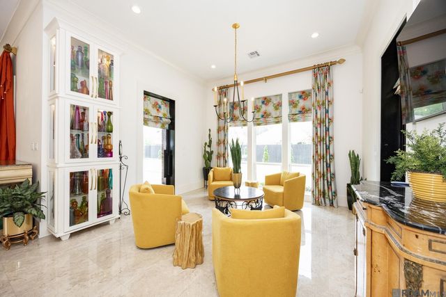 18238 Woodland Cove Dr, Baton Rouge, LA 70817