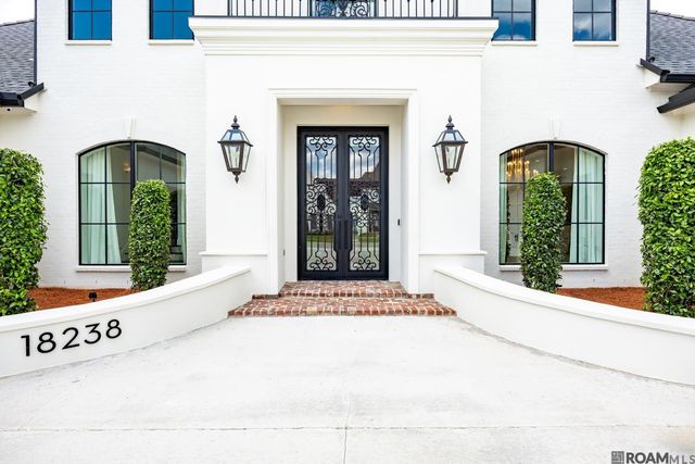 18238 Woodland Cove Dr, Baton Rouge, LA 70817