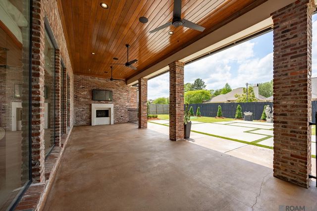 18238 Woodland Cove Dr, Baton Rouge, LA 70817