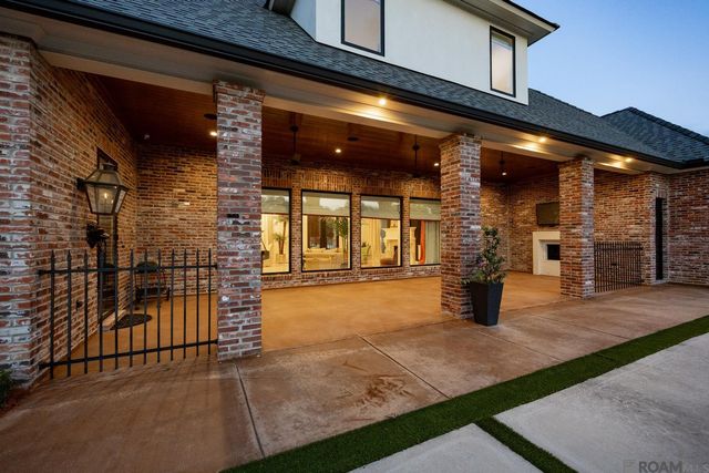 18238 Woodland Cove Dr, Baton Rouge, LA 70817