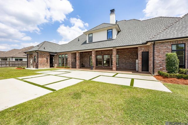 18238 Woodland Cove Dr, Baton Rouge, LA 70817