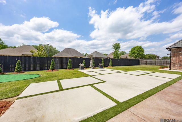 18238 Woodland Cove Dr, Baton Rouge, LA 70817