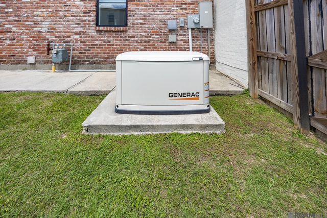 18238 Woodland Cove Dr, Baton Rouge, LA 70817