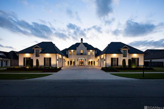 18238 Woodland Cove Dr, Baton Rouge, LA 70817