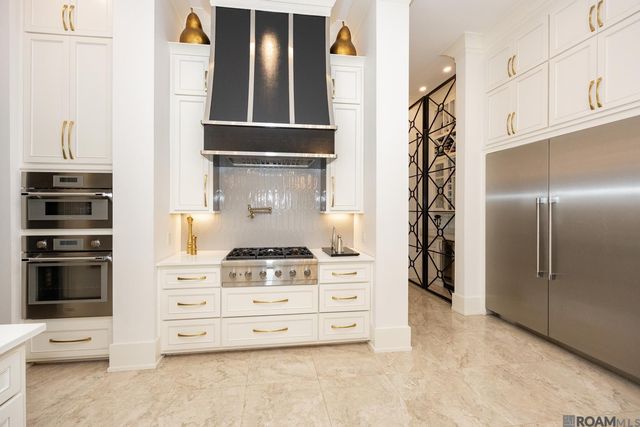 18238 Woodland Cove Dr, Baton Rouge, LA 70817