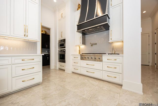 18238 Woodland Cove Dr, Baton Rouge, LA 70817