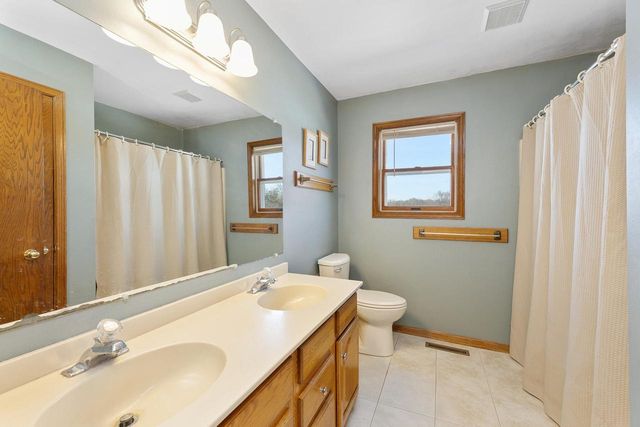 701 Parkridge PLACE, Onalaska, WI 54650