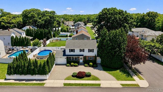 26 Cedar Street, Farmingdale, NY 11735