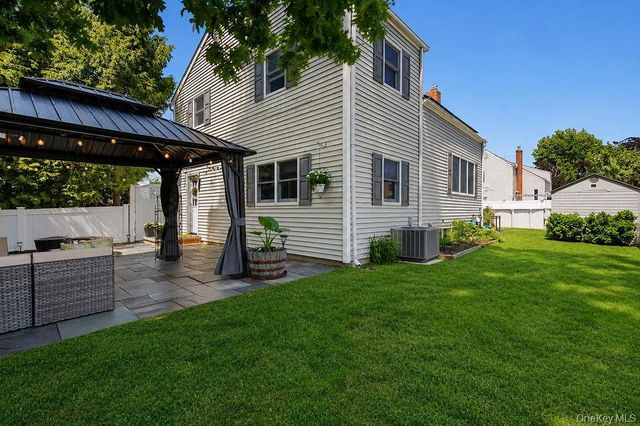 26 Cedar Street, Farmingdale, NY 11735