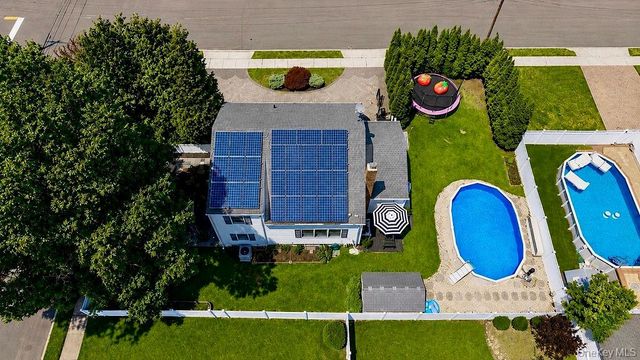 26 Cedar Street, Farmingdale, NY 11735
