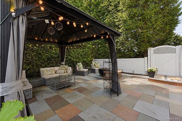 26 Cedar Street, Farmingdale, NY 11735