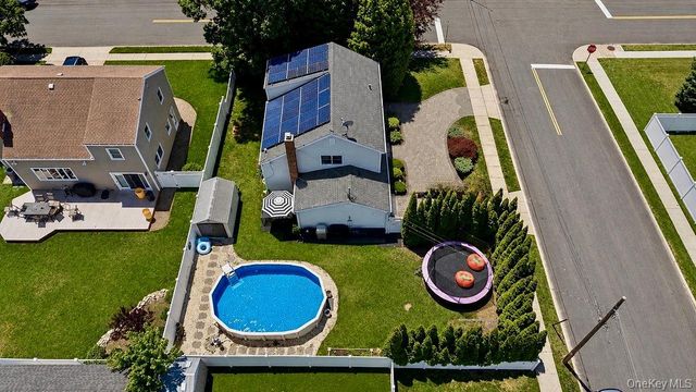 26 Cedar Street, Farmingdale, NY 11735