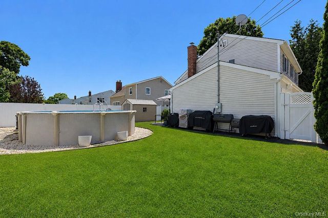 26 Cedar Street, Farmingdale, NY 11735